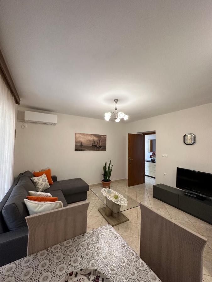 B&S Saranda Apartment ภายนอก รูปภาพ